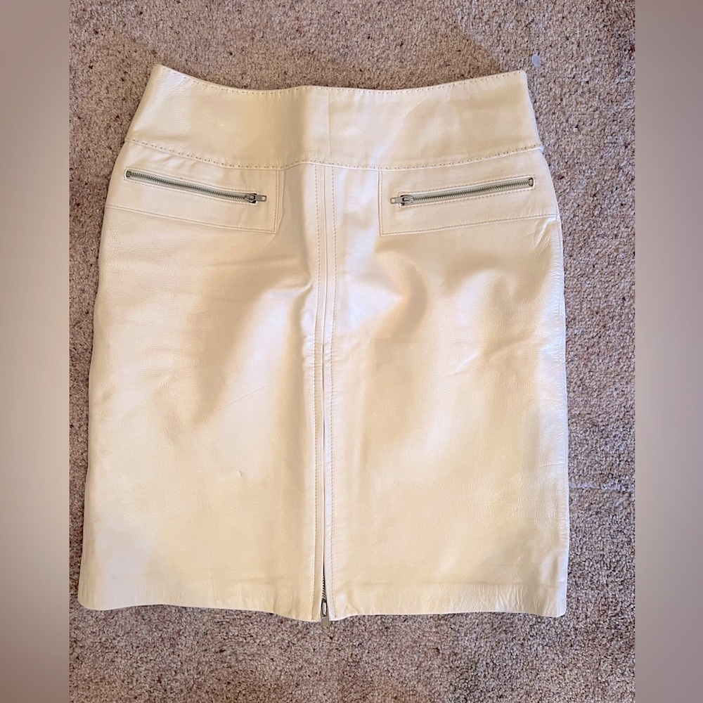 Cache Cream Leather Skirt with Zipper Details